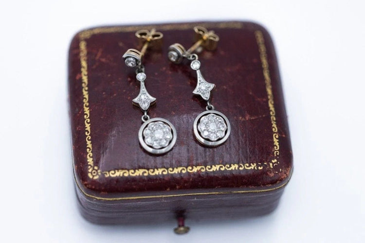 Boucles d'oreilles Boucles d'oreilles pendantes en or 18 carats et platine avec diamants 58 Facettes 10692