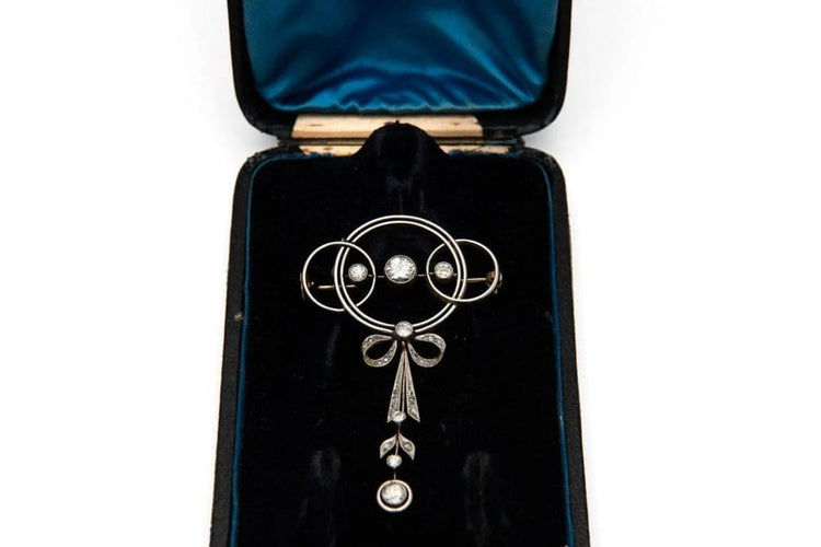 Broche Broche Art déco ancienne en or jaune et platine avec diamants 58 Facettes 9456