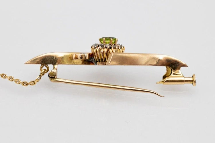 Broche Broche ancienne en or jaune avec olivine et diamants 58 Facettes 10280