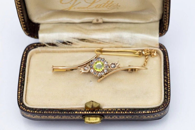 Broche Broche ancienne en or jaune avec olivine et diamants 58 Facettes 10280