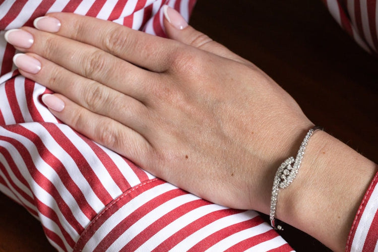 Bracelet Bracelet rigide en or blanc et diamants 1,45 ct 58 Facettes 10362