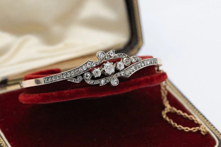 Bracelet Bracelet ancien en or jaune et argent avec diamants 58 Facettes 10274