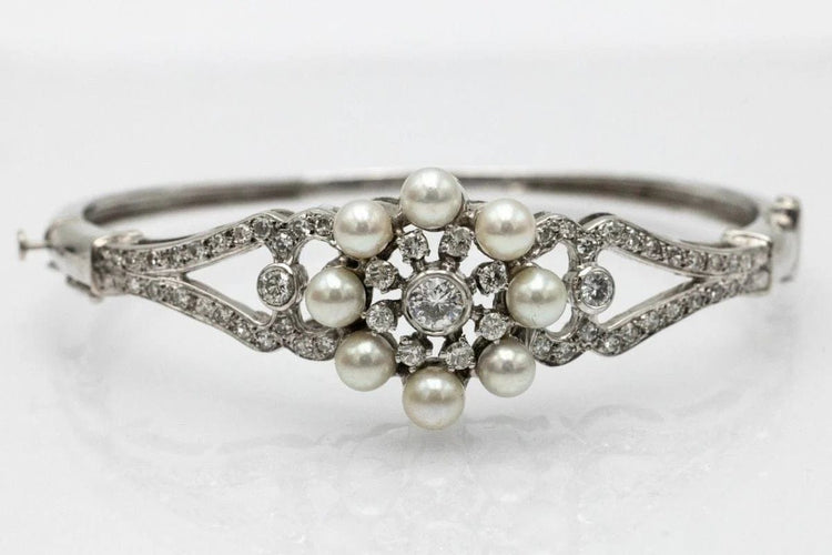 Bracelet Bracelet rigide en or blanc 14 carats avec diamants et perles 58 Facettes 10675