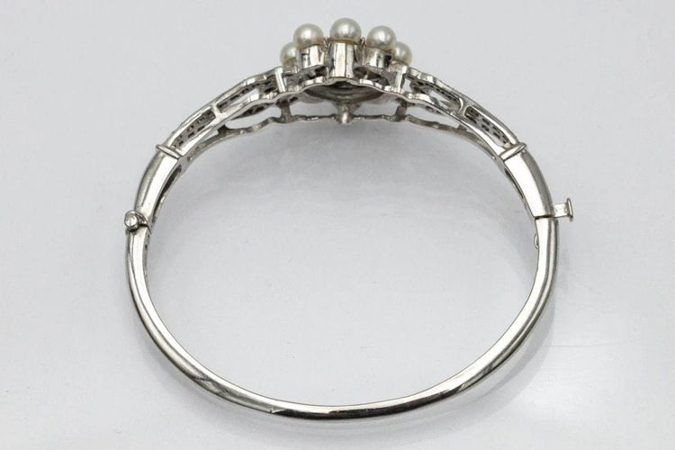Bracelet Bracelet rigide en or blanc 14 carats avec diamants et perles 58 Facettes 10675