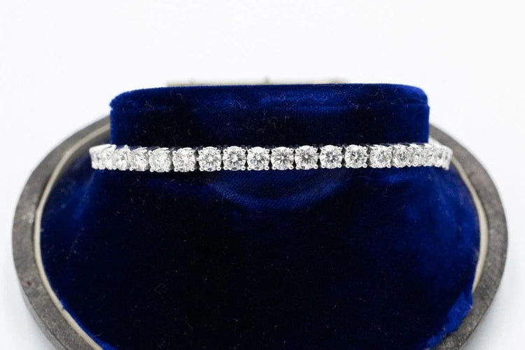 Bracelet Bracelet tennis en or blanc et diamants 8,00 ct 58 Facettes PTKN03