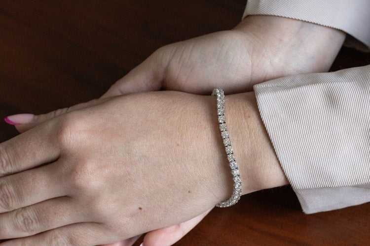Bracelet Bracelet tennis en or blanc et diamants 8,00 ct 58 Facettes PTKN03