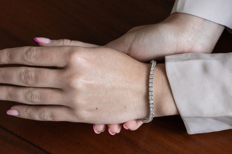 Bracelet Bracelet tennis en or blanc et diamants 8,00 ct 58 Facettes PTKN03