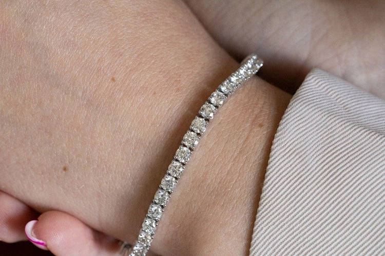 Bracelet Bracelet tennis en or blanc et diamants 8,00 ct 58 Facettes PTKN03