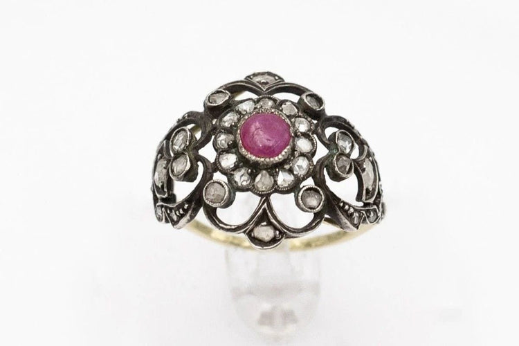 Bague 58 Bague ancienne en or jaune 0,585 et argent avec rubis et diamants 58 Facettes 9297