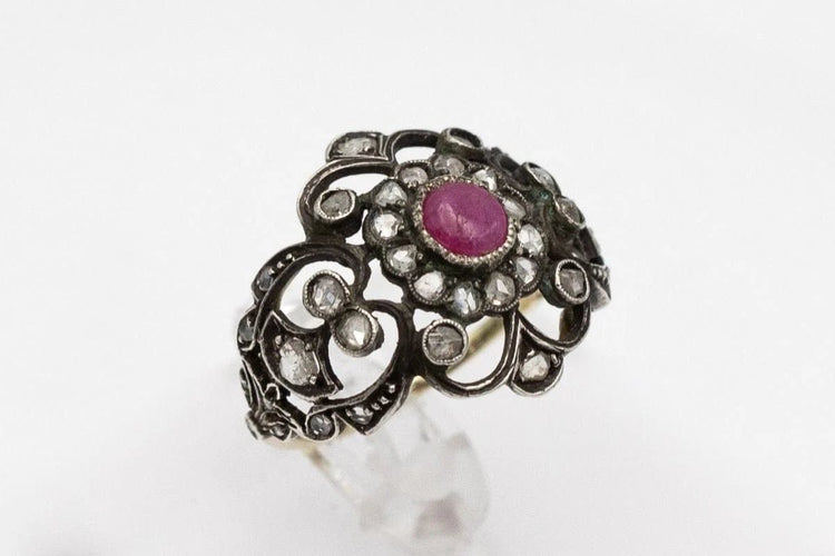 Bague 58 Bague ancienne en or jaune 0,585 et argent avec rubis et diamants 58 Facettes 9297