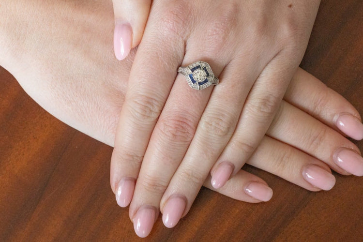 Bague 53 Art déco - Bague en or blanc, diamants et saphirs 58 Facettes 10488