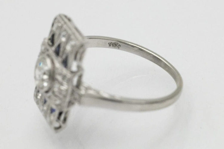 Bague 59 Bague géométrique Art déco en or blanc, platine, diamants et saphirs 58 Facettes 10728