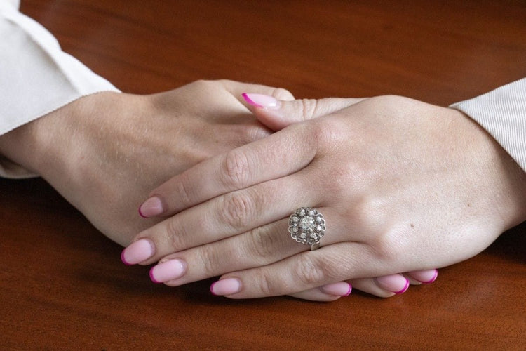 Bague 51 Bague fleur en or blanc, platine et diamants 58 Facettes 11256