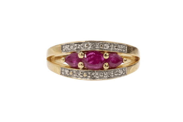 Bague 56 Bague vintage en or jaune avec rubis et diamants 58 Facettes 11259
