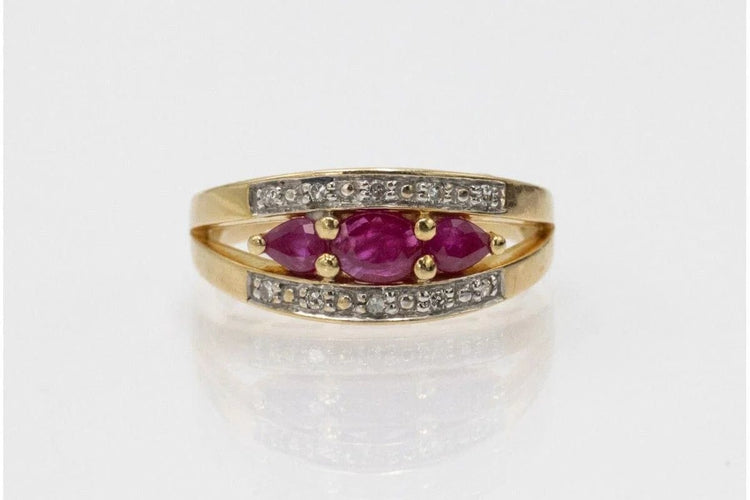 Bague 56 Bague vintage en or jaune avec rubis et diamants 58 Facettes 11259