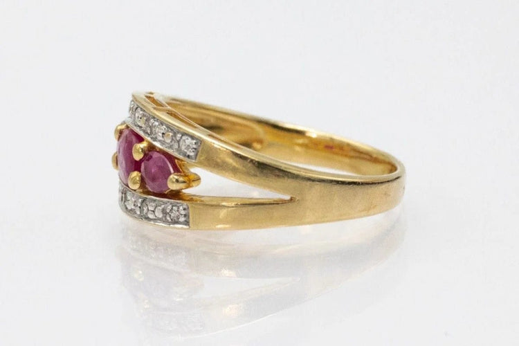 Bague 56 Bague vintage en or jaune avec rubis et diamants 58 Facettes 11259