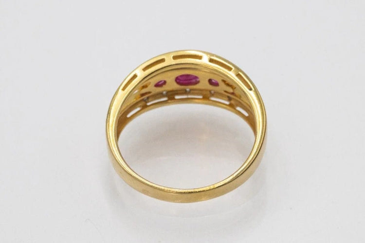 Bague 56 Bague vintage en or jaune avec rubis et diamants 58 Facettes 11259
