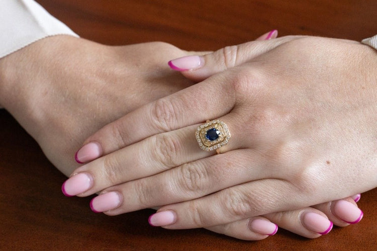 Bague 53 Bague en or jaune avec saphir ovale et diamants 58 Facettes 11262