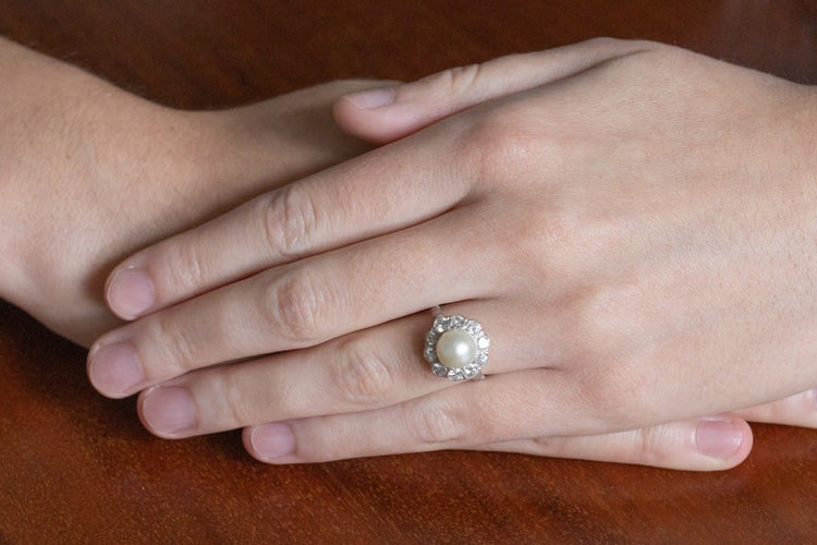 Bague 54 Bague en platine 950 ornée d’une perle et de diamants (1,00 ct) 58 Facettes 11328