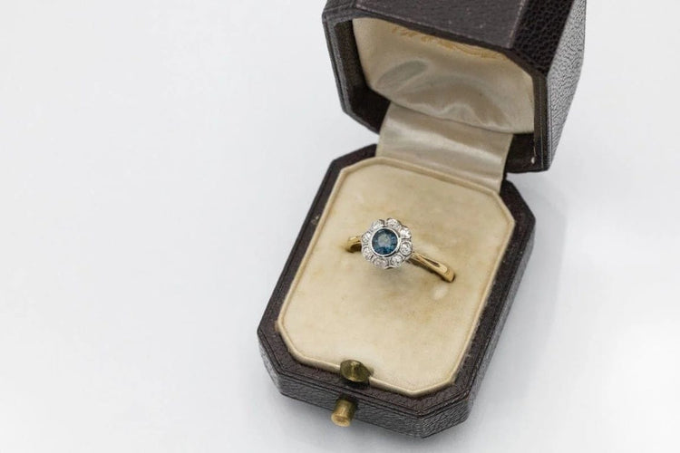 Bague 55 Bague en or jaune 18 carats avec saphir et diamants 58 Facettes 11550