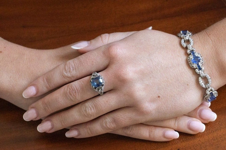 Bague 49 Art déco - Bague en platine avec saphir coussin et diamants 58 Facettes 11300