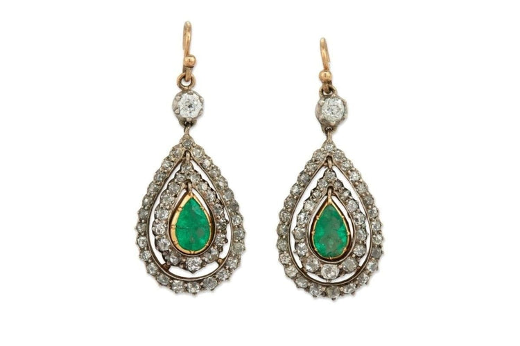 Boucles d'oreilles Boucles d’oreilles anciennes pendantes en or jaune 14 carats, argent, émeraudes et diamants 58 Facettes 11464