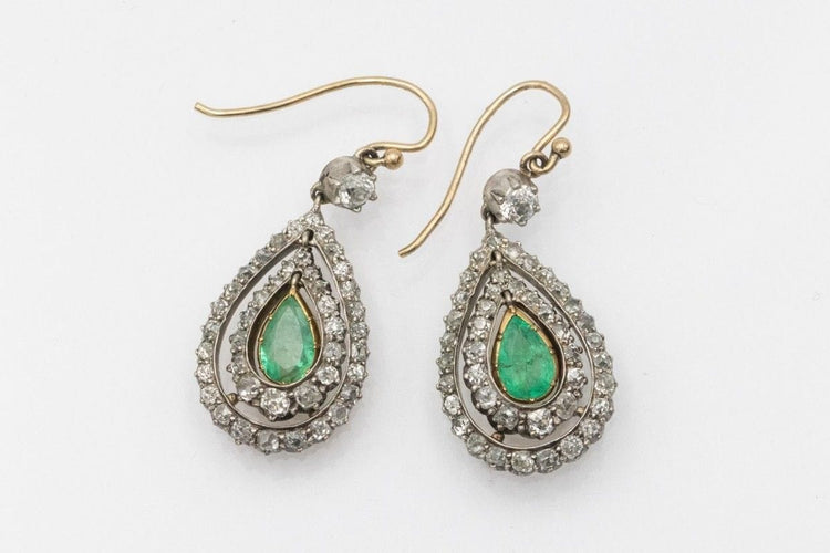 Boucles d'oreilles Boucles d’oreilles anciennes pendantes en or jaune 14 carats, argent, émeraudes et diamants 58 Facettes 11464