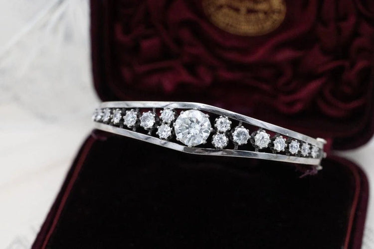 Bracelet Bracelet ancien en or blanc 14 carats et diamants 5,07 ct 58 Facettes 10385