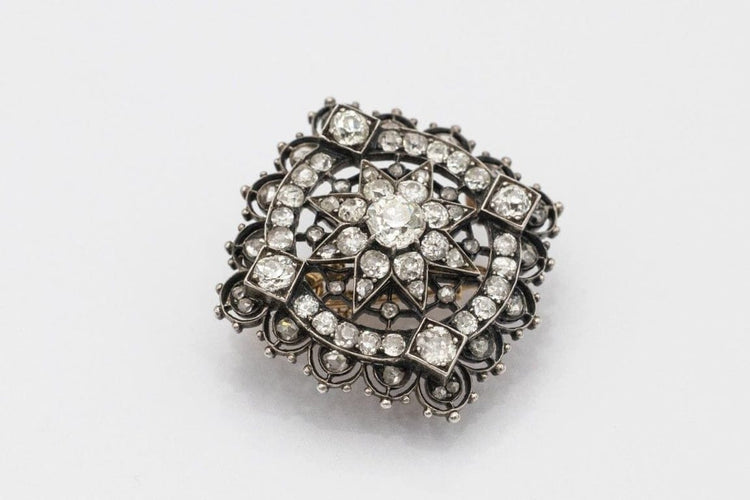 Broche Broche antique en or jaune et argent avec diamants taille ancienne 58 Facettes 10359