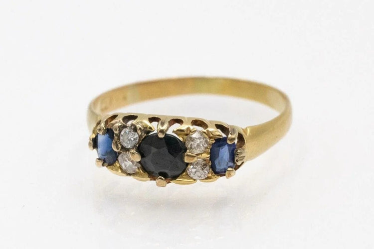 Bague Bague ancienne en or jaune 18 carats avec saphirs et diamants 58 Facettes 11559