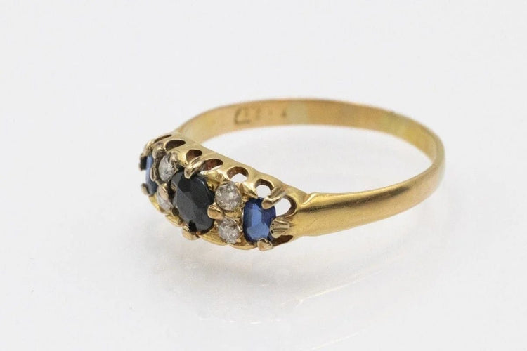 Bague Bague ancienne en or jaune 18 carats avec saphirs et diamants 58 Facettes 11559