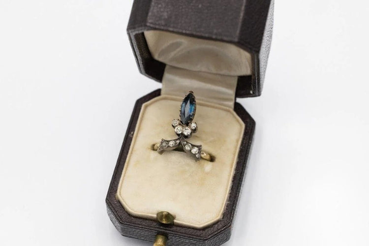 Bague 47 Bague diadème antique saphir et diamants en or jaune 14 carats 58 Facettes 11720