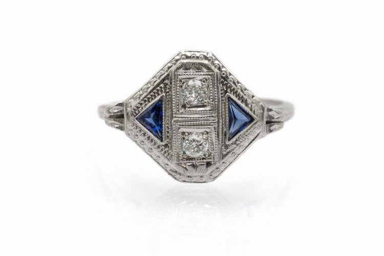 Bague 55 Bague Art déco en or blanc 18 carats avec diamants et saphirs synthétiques 58 Facettes 11594