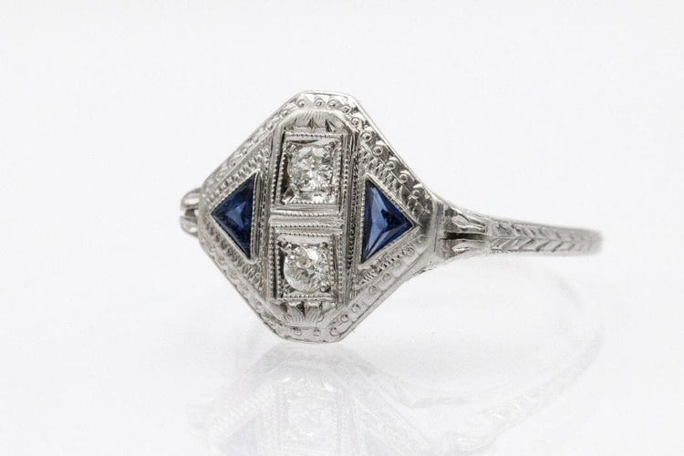 Bague 55 Bague Art déco en or blanc 18 carats avec diamants et saphirs synthétiques 58 Facettes 11594