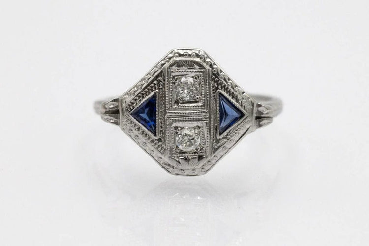 Bague 55 Bague Art déco en or blanc 18 carats avec diamants et saphirs synthétiques 58 Facettes 11594
