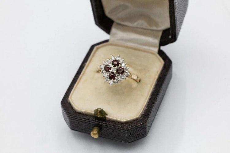 Bague 55 Bague vintage en or blanc 14 carats avec grenats et diamants 58 Facettes 11565