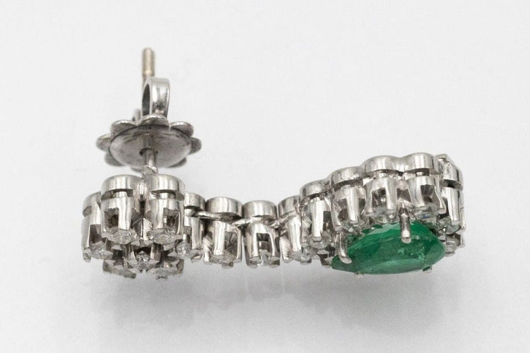Boucles d'oreilles Boucles d’oreilles pendantes en or blanc 14 carats, émeraudes et diamants 58 Facettes 11569