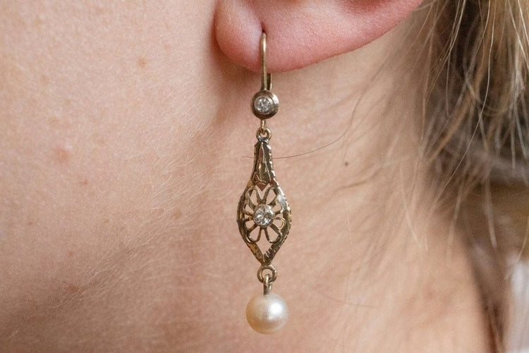 Boucles d'oreilles Boucles d’oreilles pendantes vintage en or jaune et blanc, perles et diamants 58 Facettes 11706