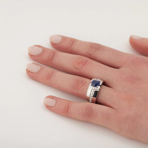 Bague 53 Bague saphir et diamants en or blanc 18 carats 58 Facettes