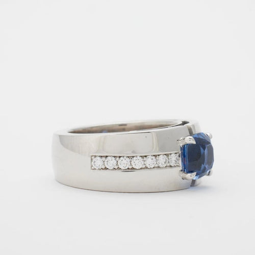 Bague 53 Bague saphir et diamants en or blanc 18 carats 58 Facettes