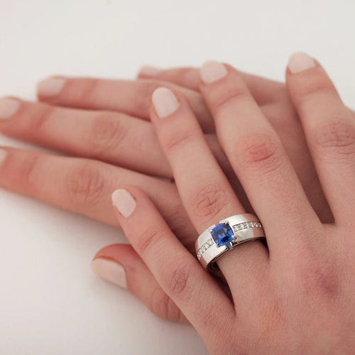 Bague 53 Bague saphir et diamants en or blanc 18 carats 58 Facettes