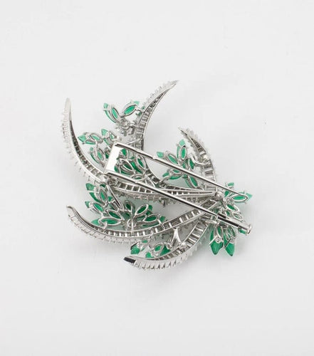 Broche Broche en or blanc 750 avec émeraudes et diamants 58 Facettes