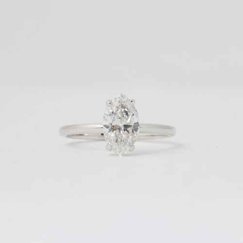 Bague 55 Bague en or blanc 750/1000 avec diamant taille marquise 1,56 ct 58 Facettes