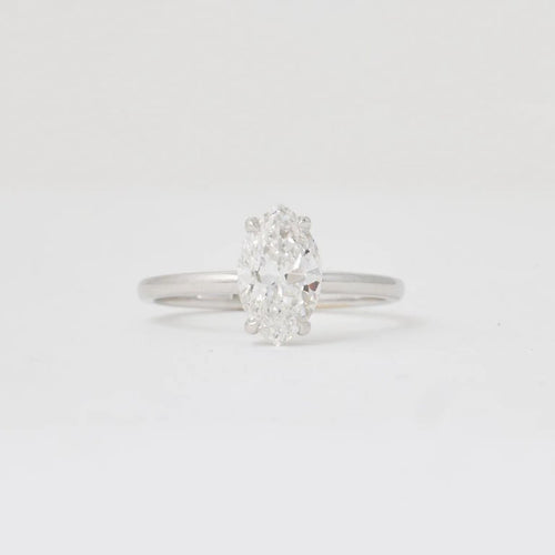 Bague 55 Bague en or blanc 750/1000 avec diamant taille marquise 1,56 ct 58 Facettes