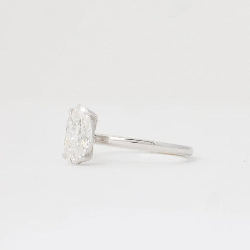 Bague 55 Bague en or blanc 750/1000 avec diamant taille marquise 1,56 ct 58 Facettes