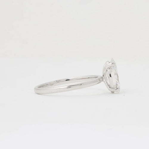Bague 55 Bague en or blanc 750/1000 avec diamant taille marquise 1,56 ct 58 Facettes