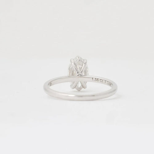 Bague 55 Bague en or blanc 750/1000 avec diamant taille marquise 1,56 ct 58 Facettes