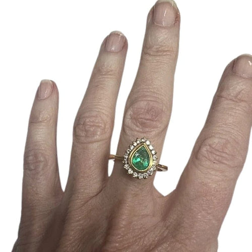Bague 58 Bague contemporaine en or jaune 18 ct avec émeraudes et diamants 58 Facettes Q357A