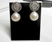 Boucles d'oreilles Boucles d'oreilles modernes en or blanc 18 ct avec diamants et perle 58 Facettes Q5B