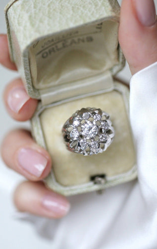 Bague 55 Bague cocktail - Bague fleur en or blanc et platine, diamants 58 Facettes